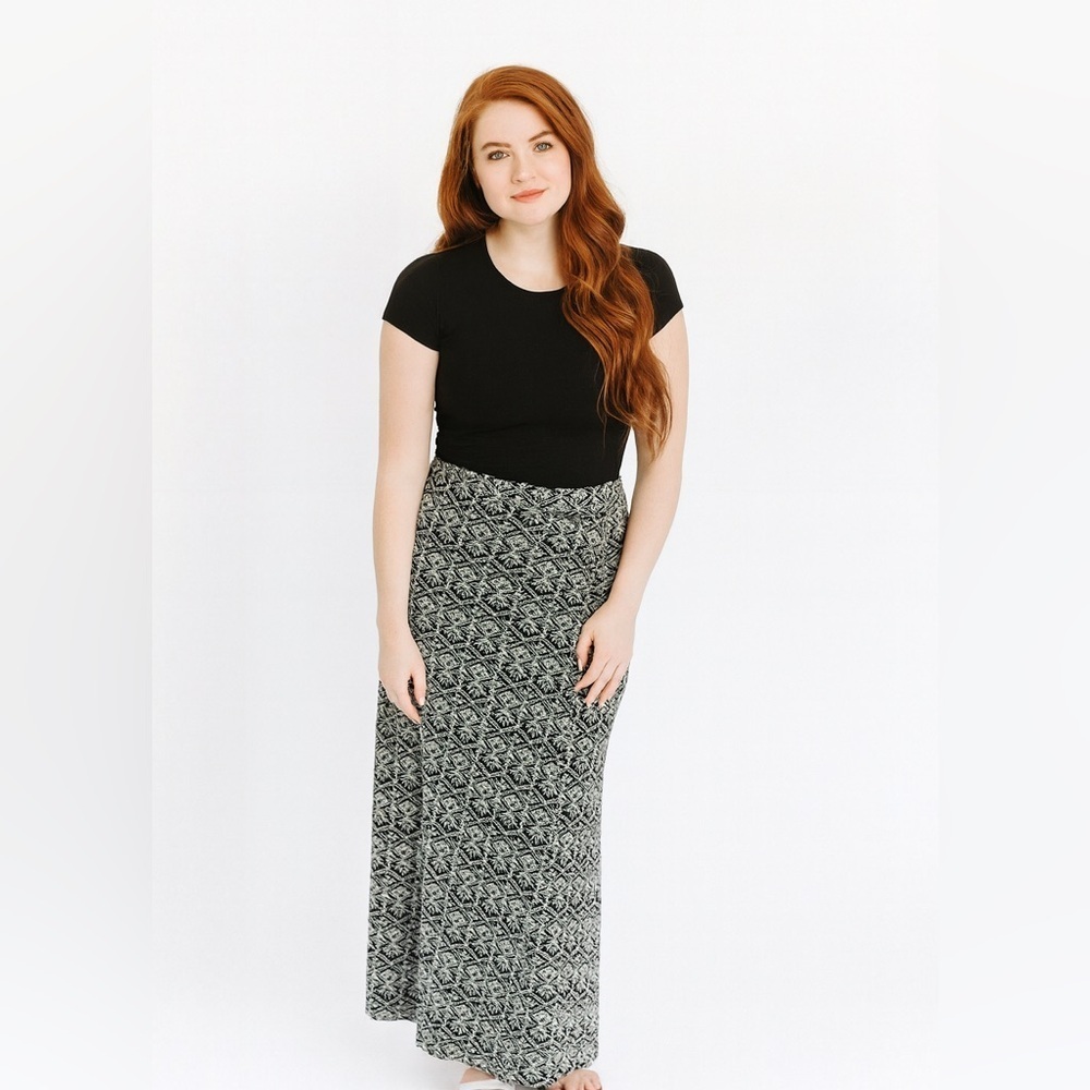 Per Se Black White Geometric Maxi Skirt Small